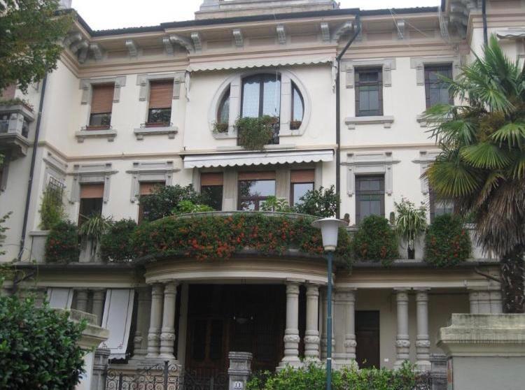 Stylish Penthouse Apartment In Venice Lido, 10 Minutes From Saint Marks Square Lido di Venezia Bagian luar foto