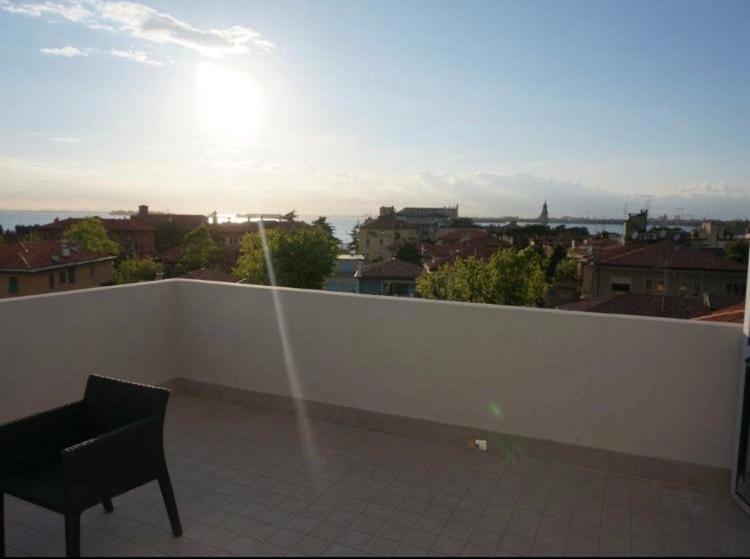 Stylish Penthouse Apartment In Venice Lido, 10 Minutes From Saint Marks Square Lido di Venezia Bagian luar foto