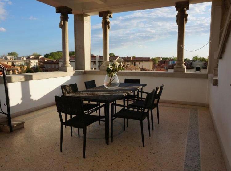 Stylish Penthouse Apartment In Venice Lido, 10 Minutes From Saint Marks Square Lido di Venezia Bagian luar foto